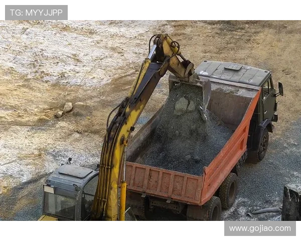 挖掘机碎石场给料机配合技巧